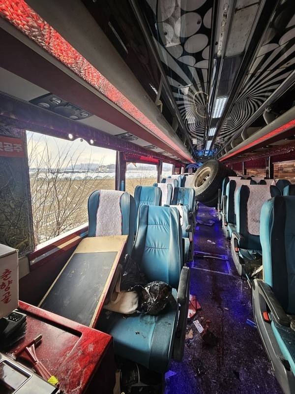 韩国一观光客车发生事故 已致2死10余伤