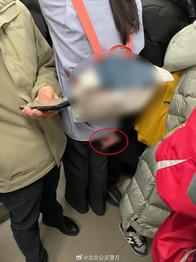 一违法行为人在地铁猥亵女乘客，已被北京警方行拘