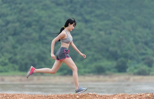 晨跑和夜跑到底哪个更健康：别争了、都比不跑强！  比 第1张
