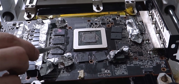 AMD RX 5600 XT显卡解锁256位16GB显存再超频：性能飙升29％  amdrx xt 显卡 解锁 第1张