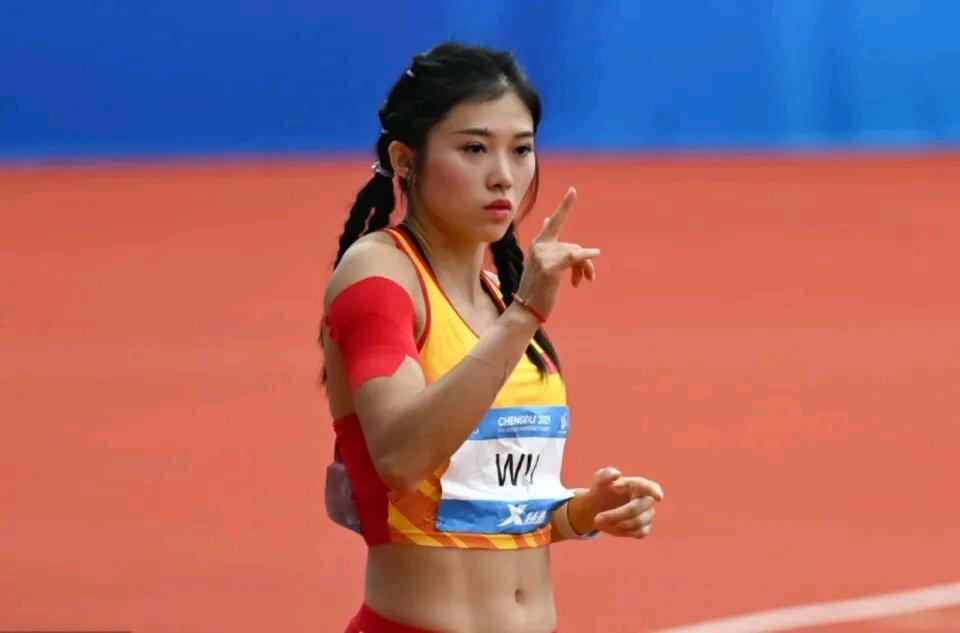 一轮游！吴艳妮8秒12创60米栏个人最好成绩 无缘世锦赛半决赛