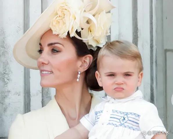 凯特王妃最新动态！为路易王子拍摄庆生照，小儿子变成熟了
